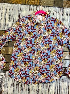 Women’s Light Blue Floral Button-Down Shirt Medium bold print